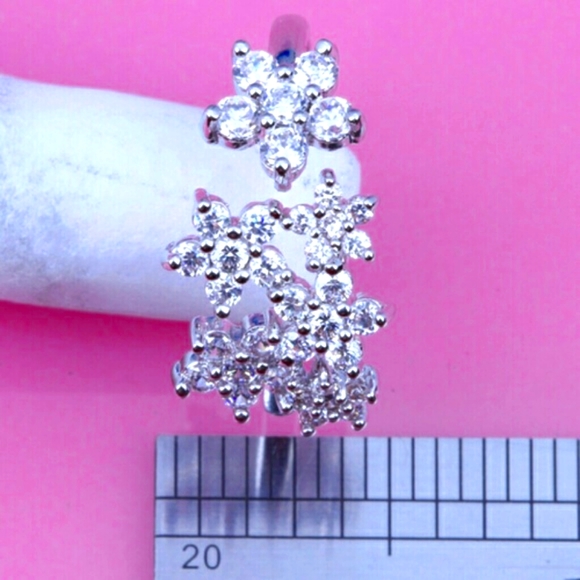 Gorgeous AAA CZ Flower Ring Size 8 - Picture 2 of 3